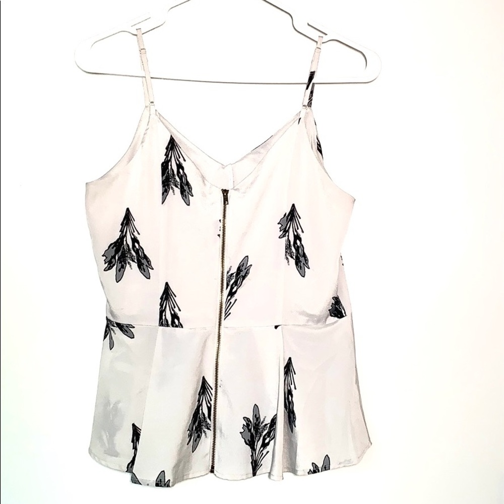 COLLECTIVE CONCEPTS Blue & White Floral Ruffle Tank Top Size Medium - Picture 6 of 9